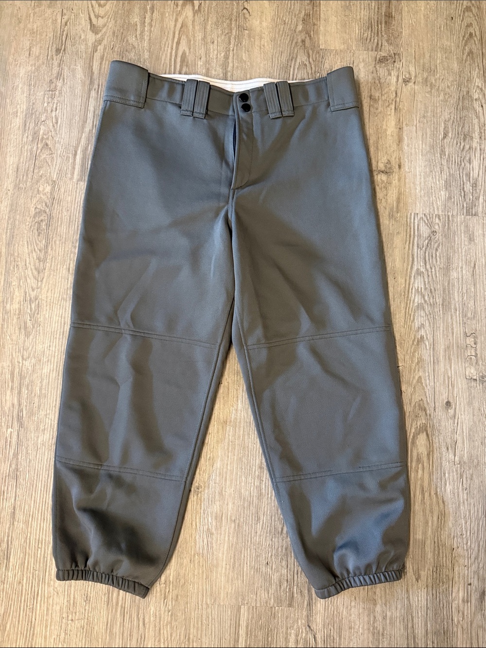 Mizuno Women's Gray Athletic Capris with Elastic Cuffs